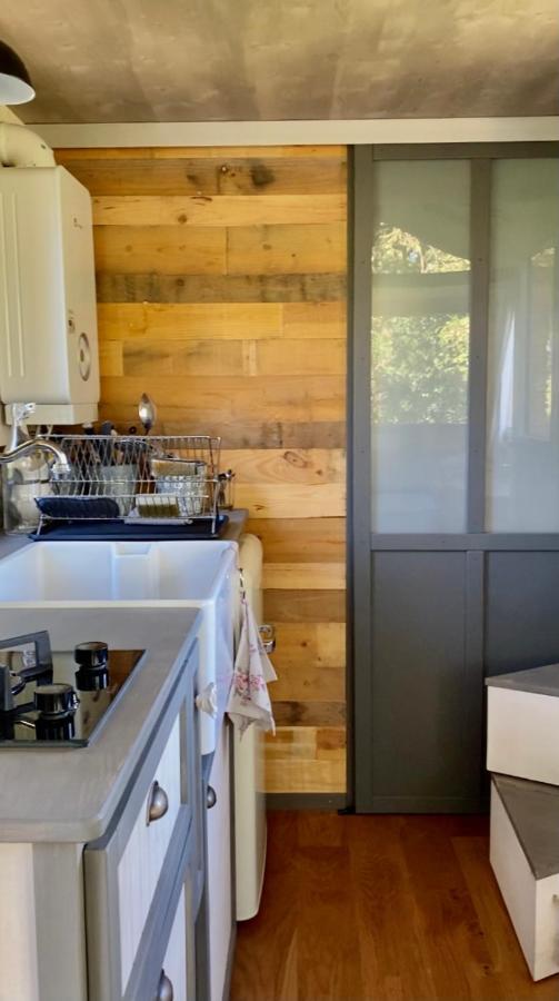 Jolie Tiny House Sous Les Grands Arbres * Atacames