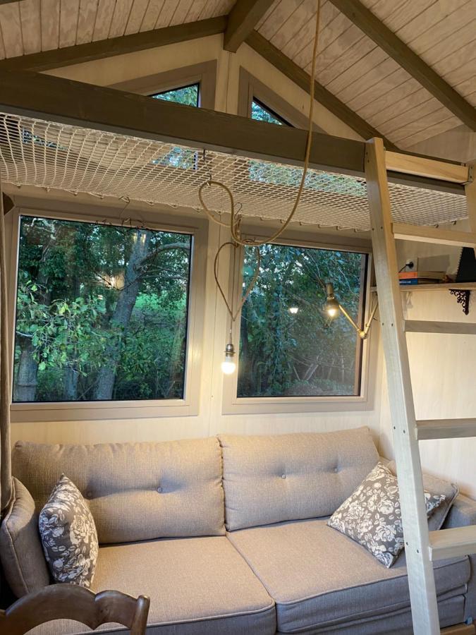 Jolie Tiny House Sous Les Grands Arbres Atacames